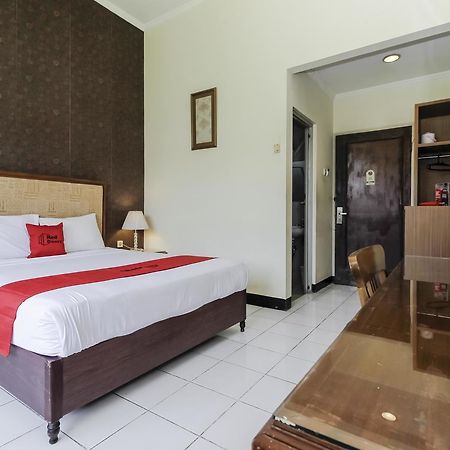 Reddoorz Plus Near Grage City Mall จิเรบอน ภายนอก รูปภาพ