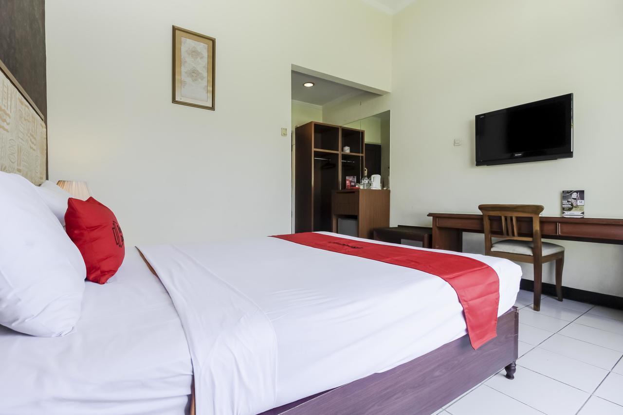 Reddoorz Plus Near Grage City Mall จิเรบอน ภายนอก รูปภาพ