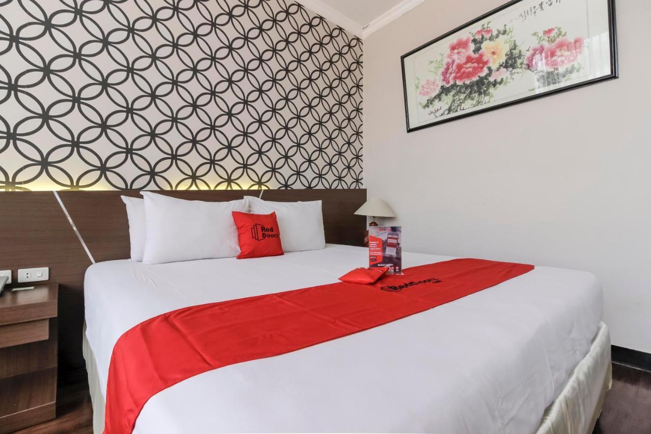 Reddoorz Plus Near Grage City Mall จิเรบอน ภายนอก รูปภาพ
