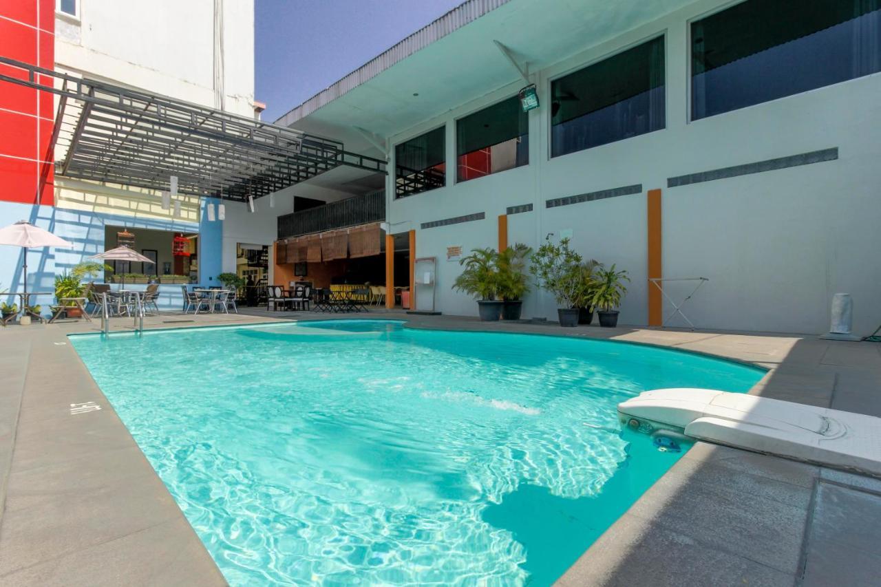 Reddoorz Plus Near Grage City Mall จิเรบอน ภายนอก รูปภาพ