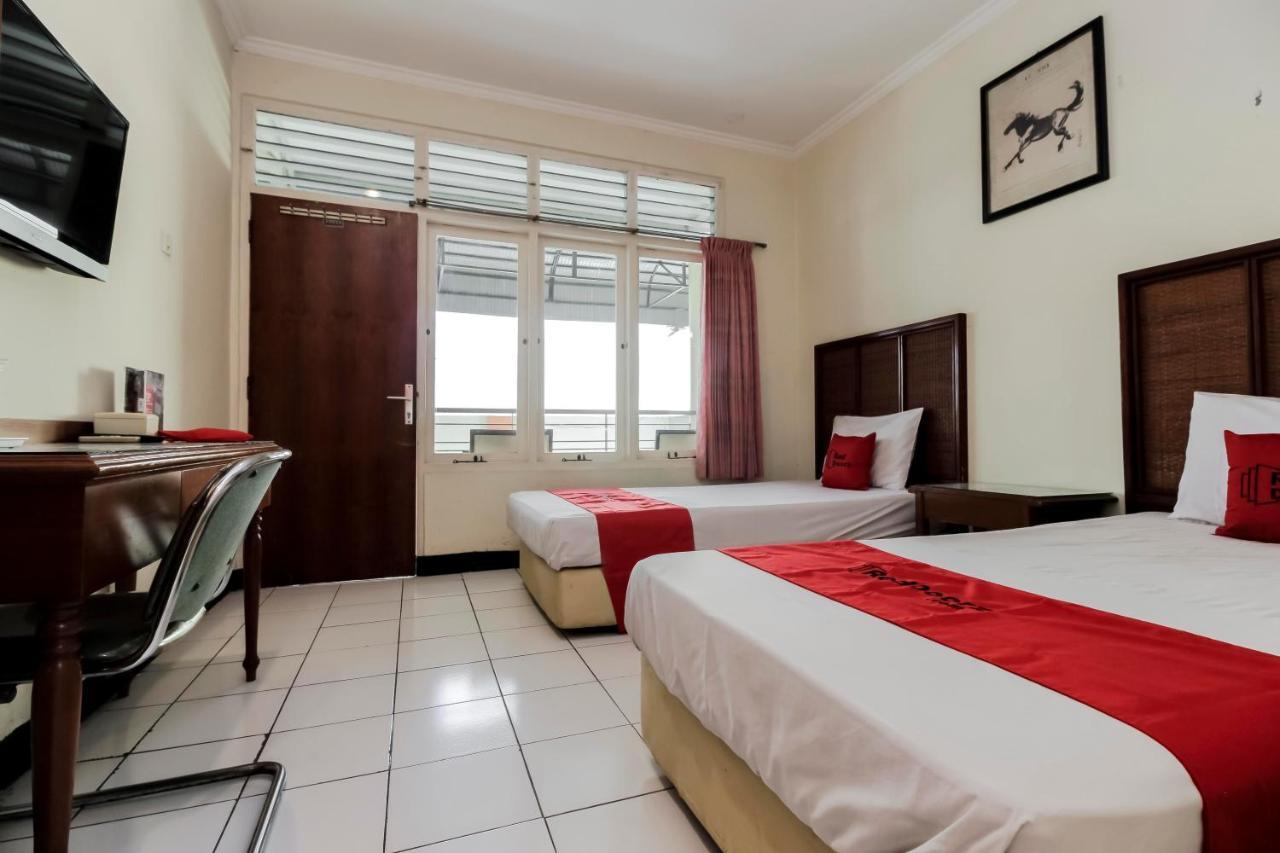 Reddoorz Plus Near Grage City Mall จิเรบอน ภายนอก รูปภาพ