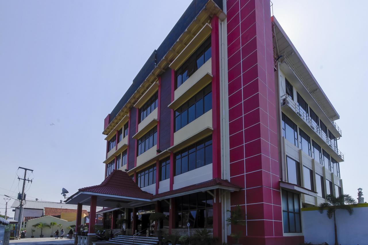 Reddoorz Plus Near Grage City Mall จิเรบอน ภายนอก รูปภาพ